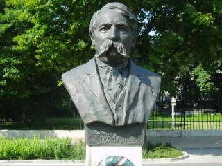 Sopron, Deák tér. Deák Ferenc szobra.jpg Sopron, Deák tér. Deák Ferenc szobra.jpg